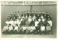 畢業老照片，取一個人半身、修復清晰